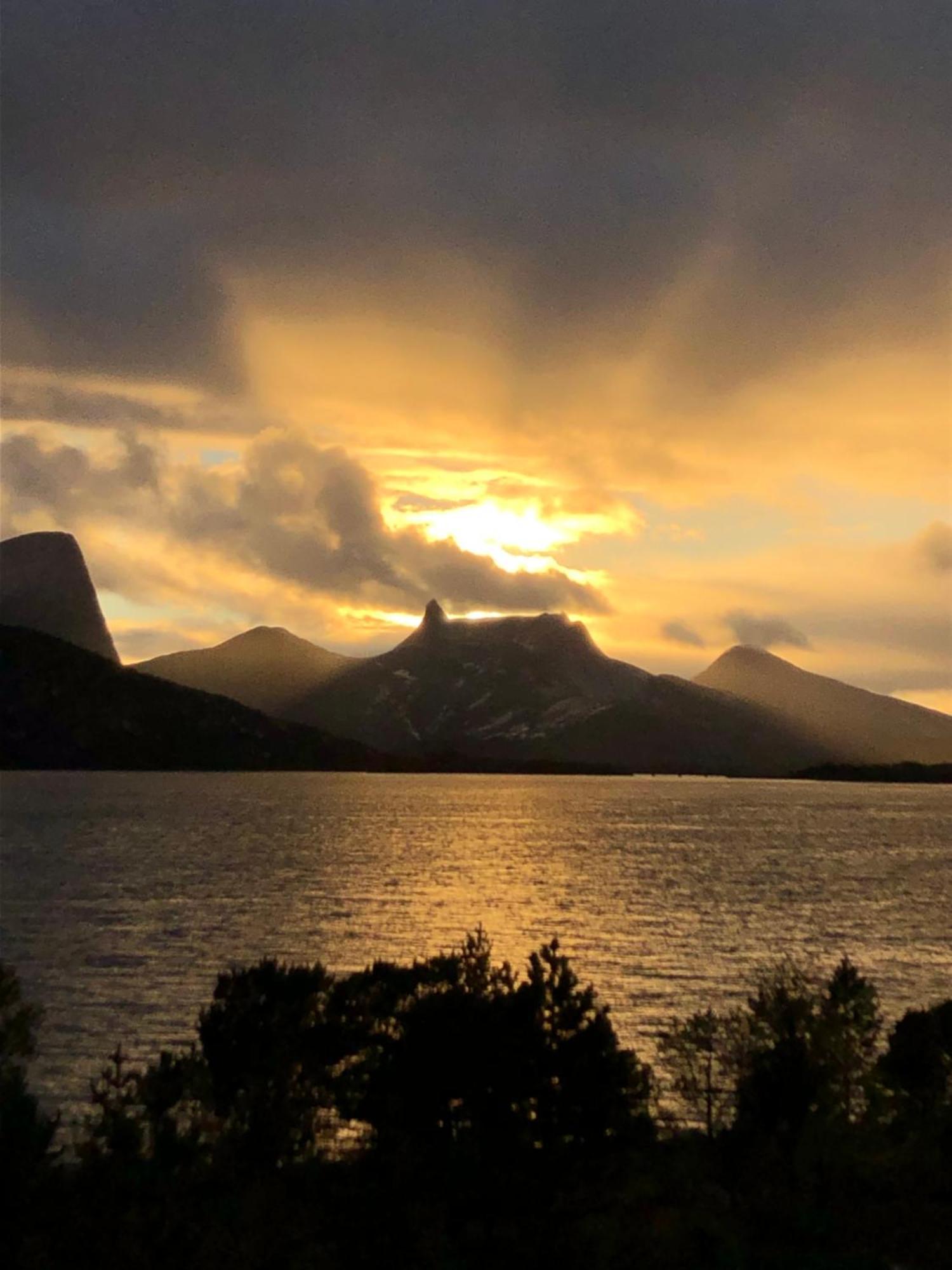 Efjord And Stetind Resort - Cabin Kobbernestinden Ballangen ภายนอก รูปภาพ